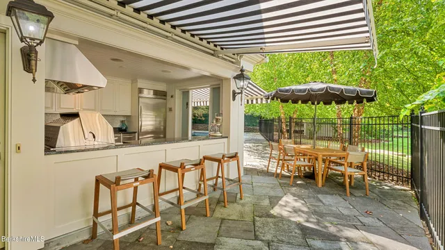 a car parked in front of a building