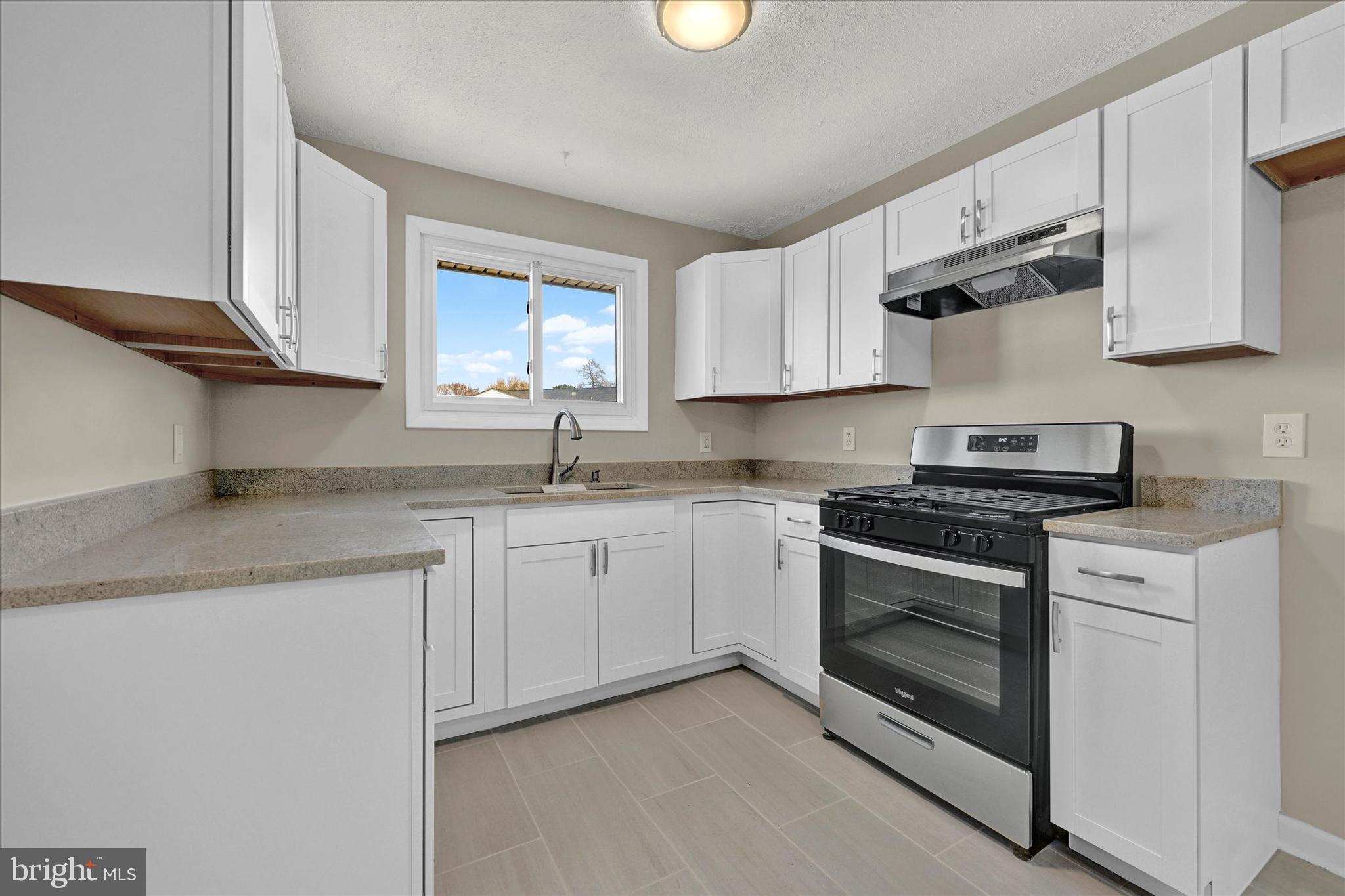 7701 Winter Haven Road Rosedale, MD 21237 - Photo 16 of 32 Kitchen