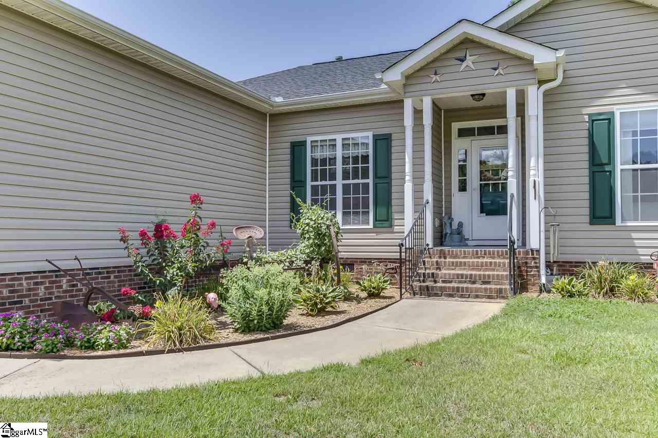 108 Ridge Drive Laurens, SC 29360 - Photo 4 of 36
