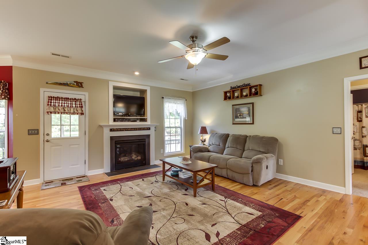 108 Ridge Drive Laurens, SC 29360 - Photo 8 of 36