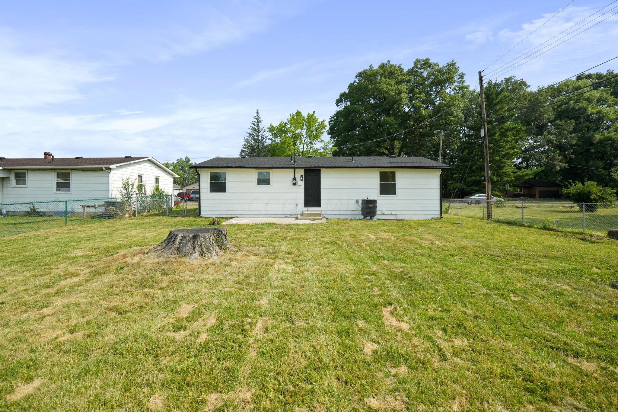 2277 Rodger Road Obetz, OH 43207 - Photo 28 of 30 Large Yard