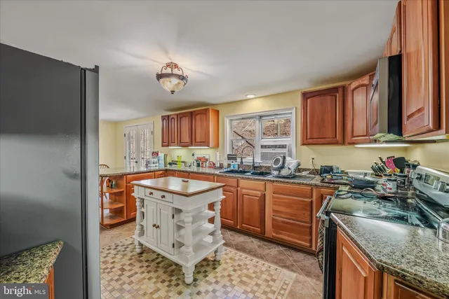 $459,000 | 1920 Sir Johns Run Road, Berkeley Springs, WV 25411