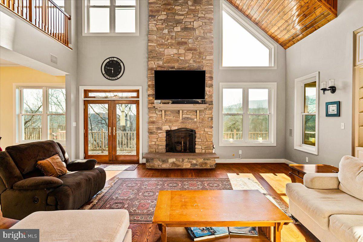 1406 Panhandle Road Bentonville, VA 22610 - Photo 5 of 118 Living Room