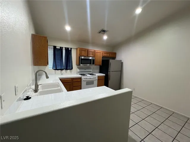 $1,675 | 3702 Rose Canyon Drive, North Las Vegas, NV 89032