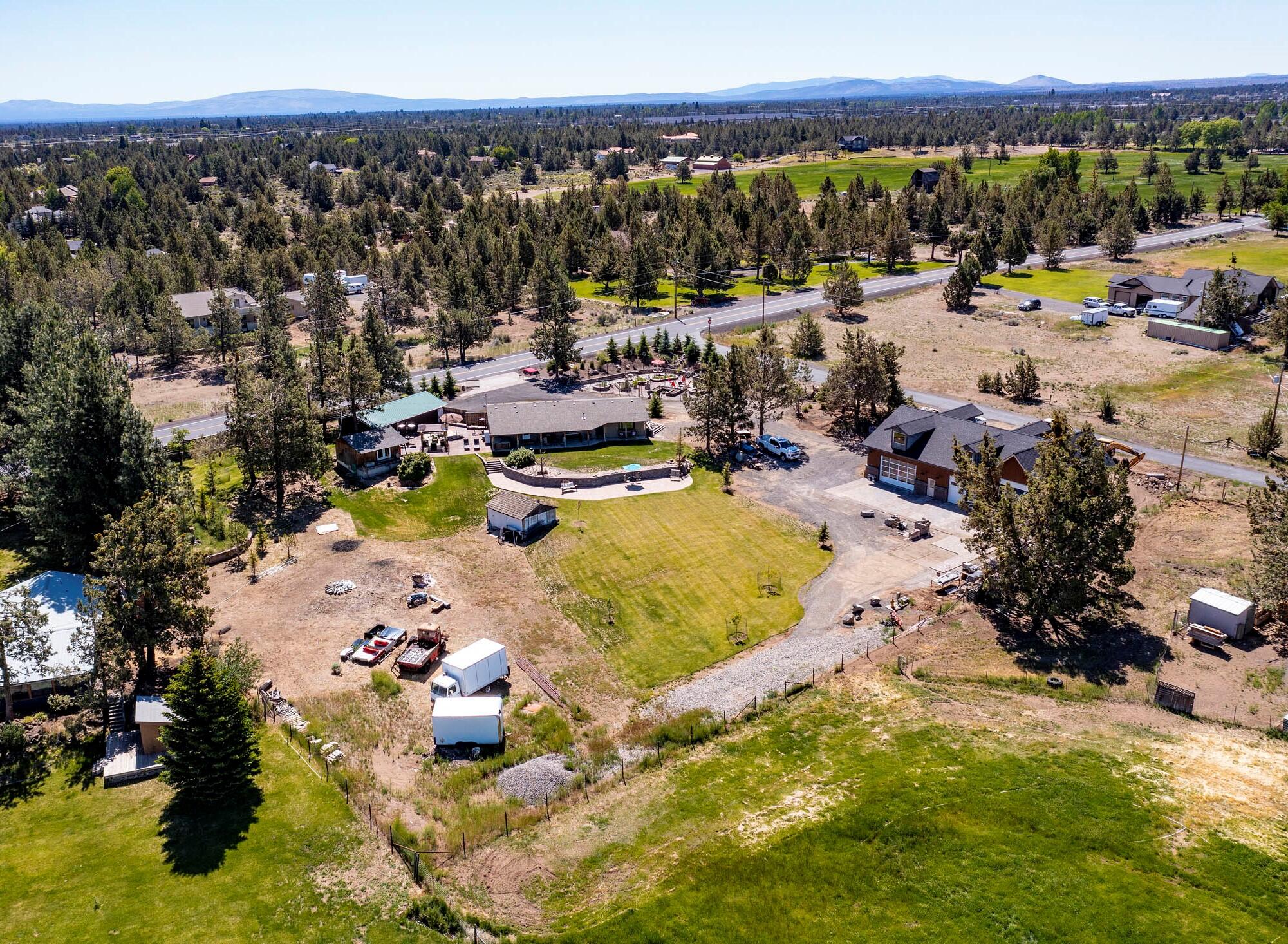 62775 Hamby Road Bend, OR 97701 - Photo 9 of 33 009