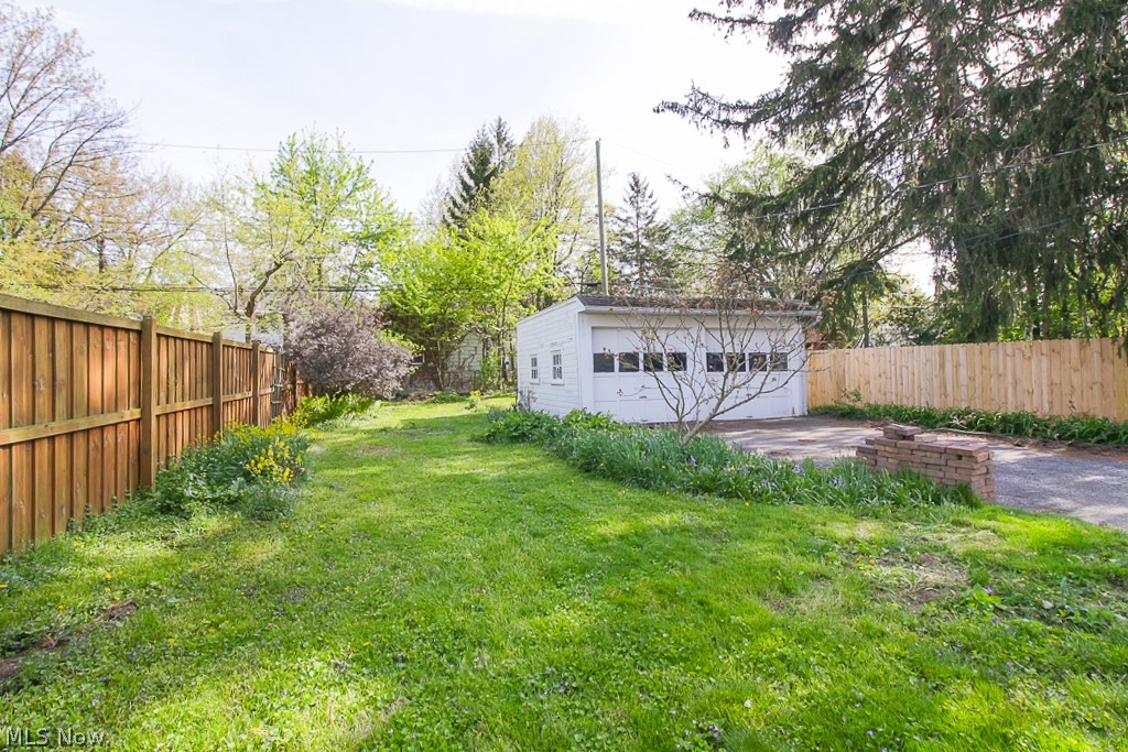 3800 Parkdale Road Cleveland, OH 44121 - Photo 4 of 32