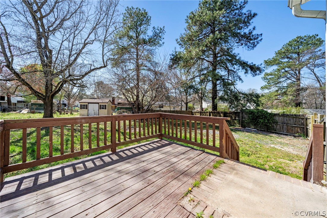 5205 Hallmark Circle Richmond, VA 23234 - Photo 21 of 36 a view of a balcony with wooden floor and fence