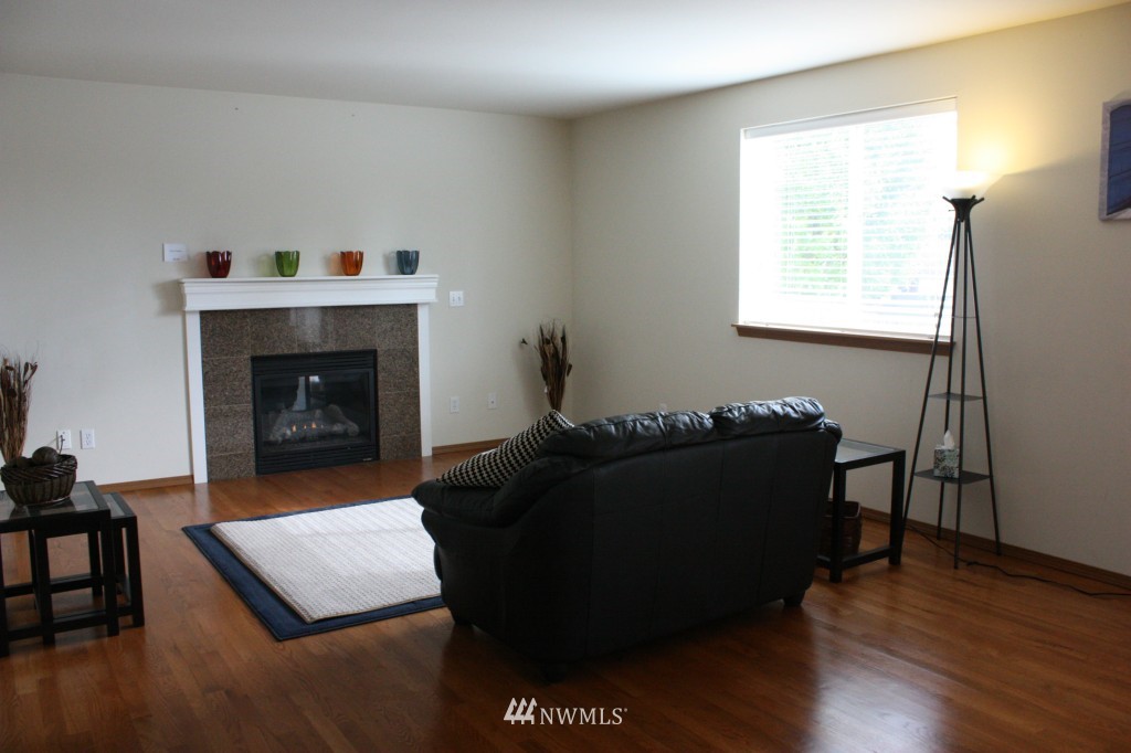 1721 Southeast 30th Place Renton, WA 98055 - Photo 2 of 19 Gallery Image 2