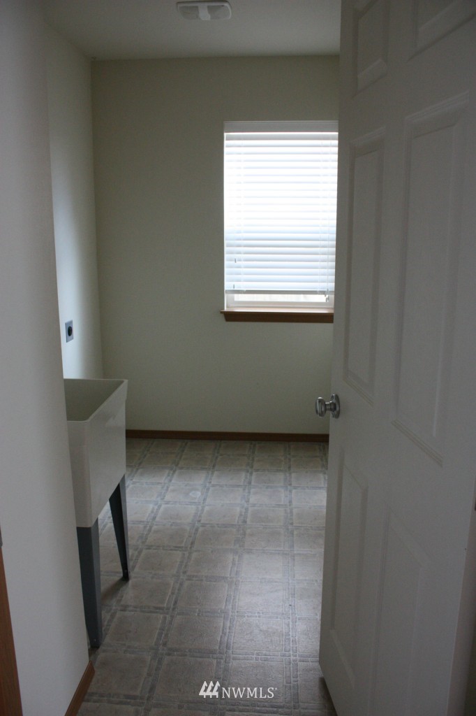 1721 Southeast 30th Place Renton, WA 98055 - Photo 17 of 19 Gallery Image 17