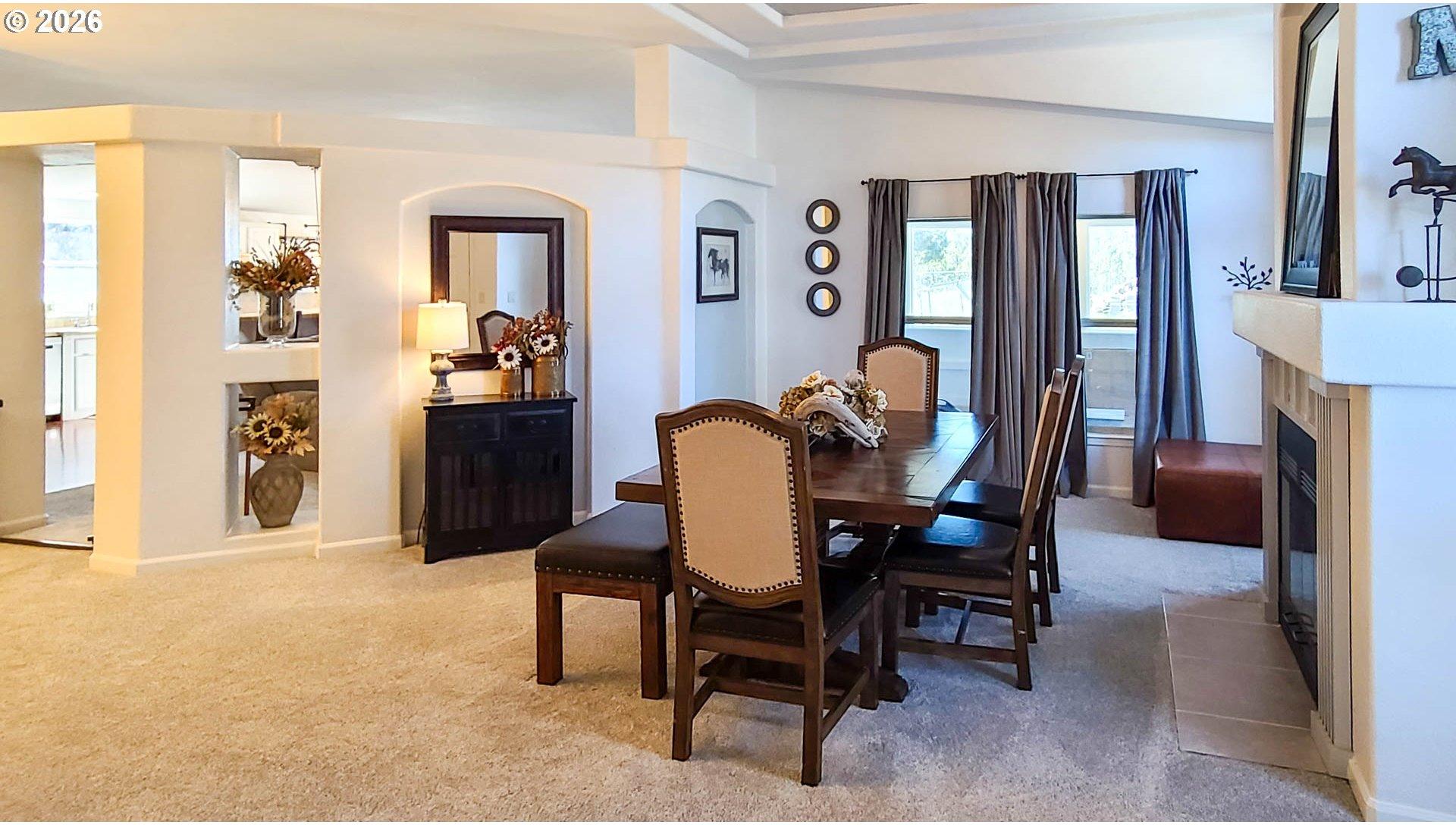 6710 Jake Road Klamath Falls, OR 97601 - Photo 5 of 37 Living Room