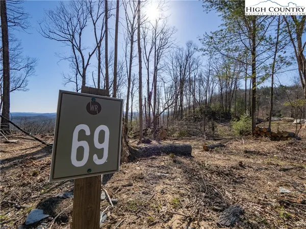 a street sign that is sitting on a rock
