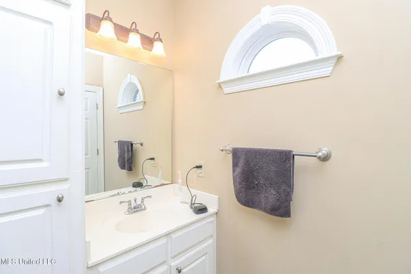 $327,000 | 1230 Misty Lane, Terry, MS 39170