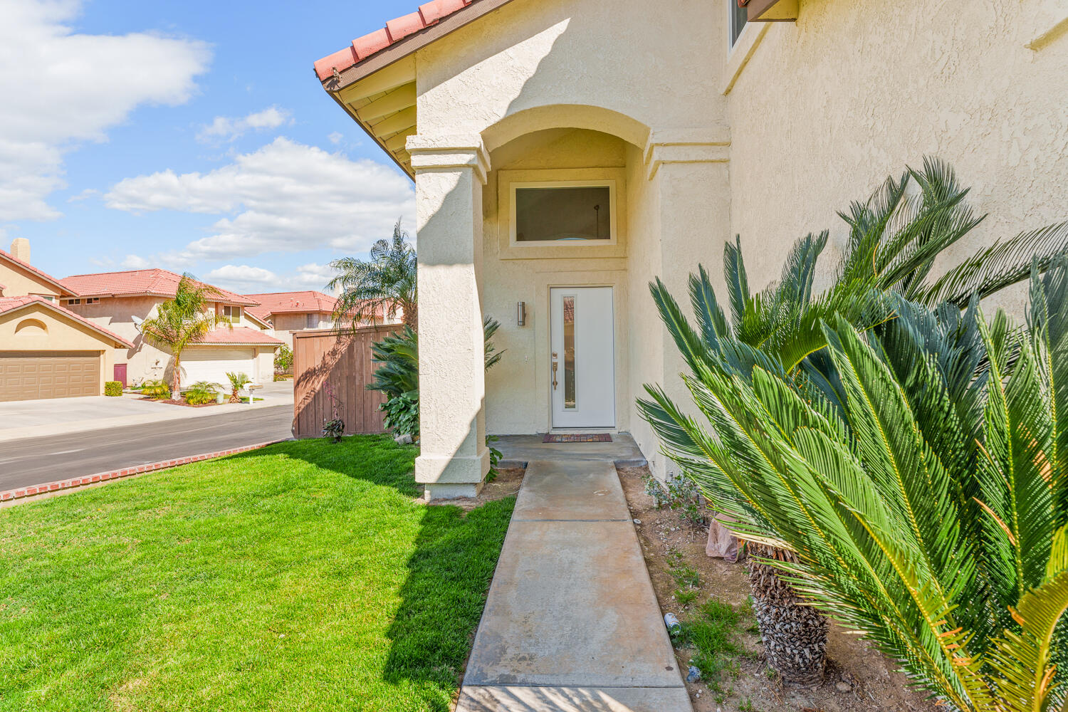 3523 April Shower Drive Riverside, CA 92503 - Photo 4 of 42 3523 April Shower Dr-32