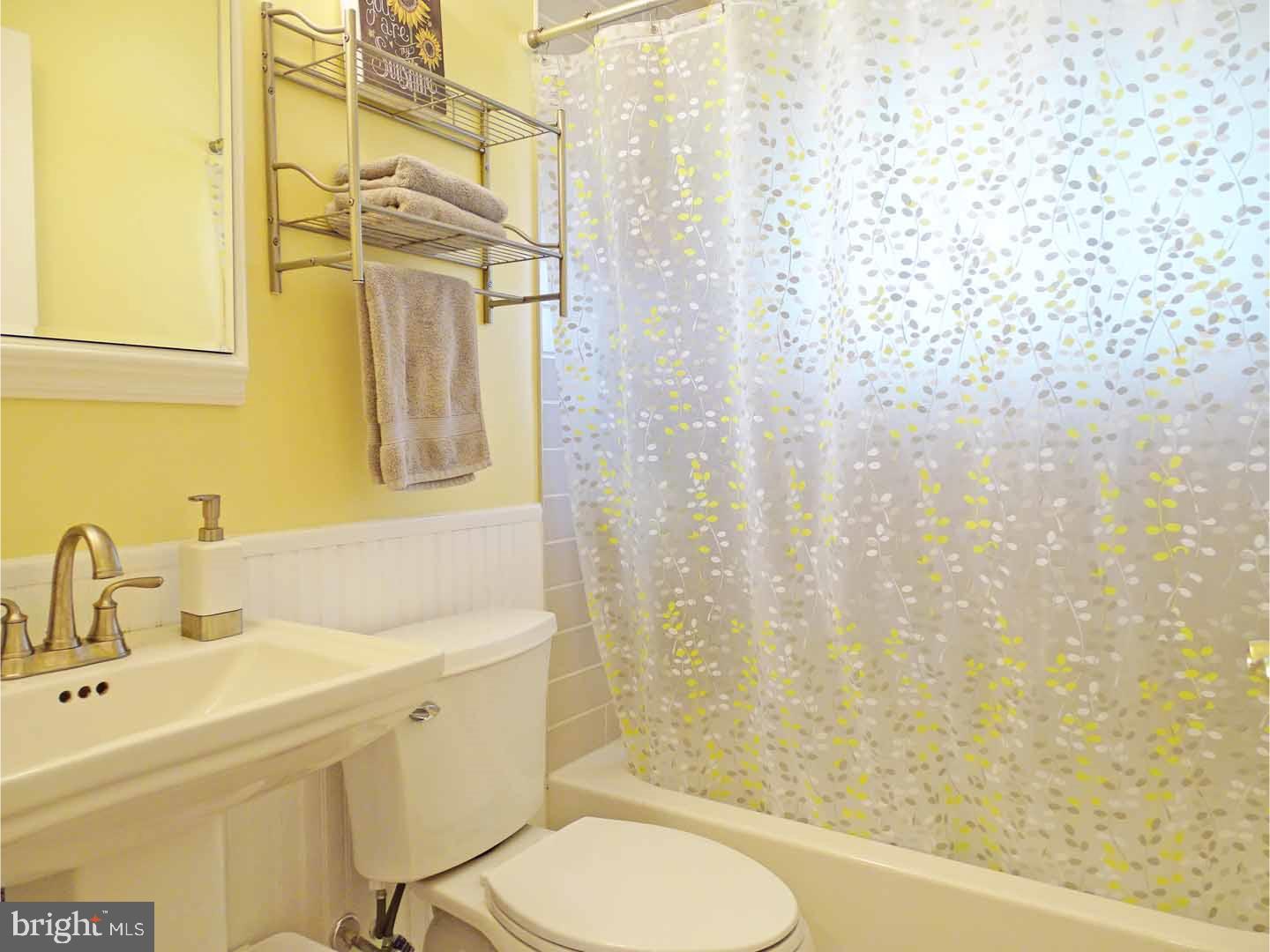 59 Harrow Road Levittown, PA 19056 - Photo 14 of 23 Bathroom
