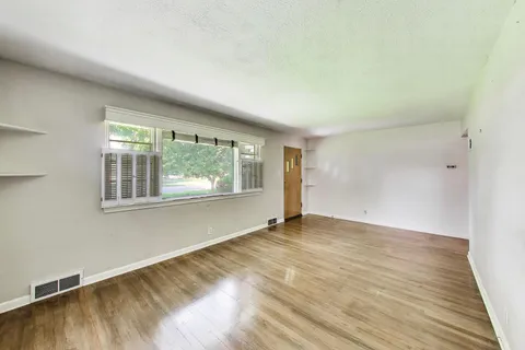 $249,500 | 518 North William Street, Joliet, IL 60435