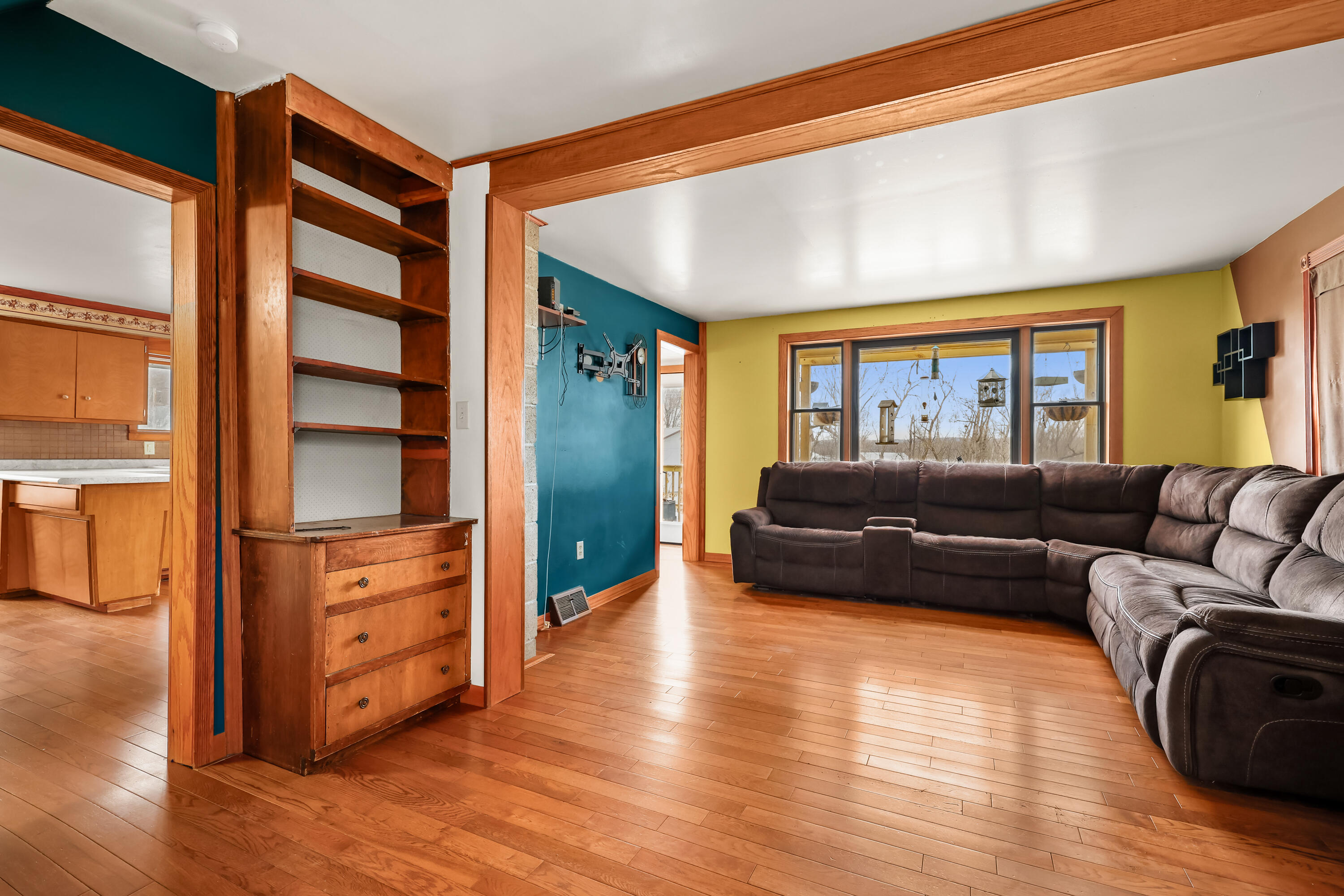 123 Main Street Genoa, WI 54632 - Photo 11 of 27 Living Room