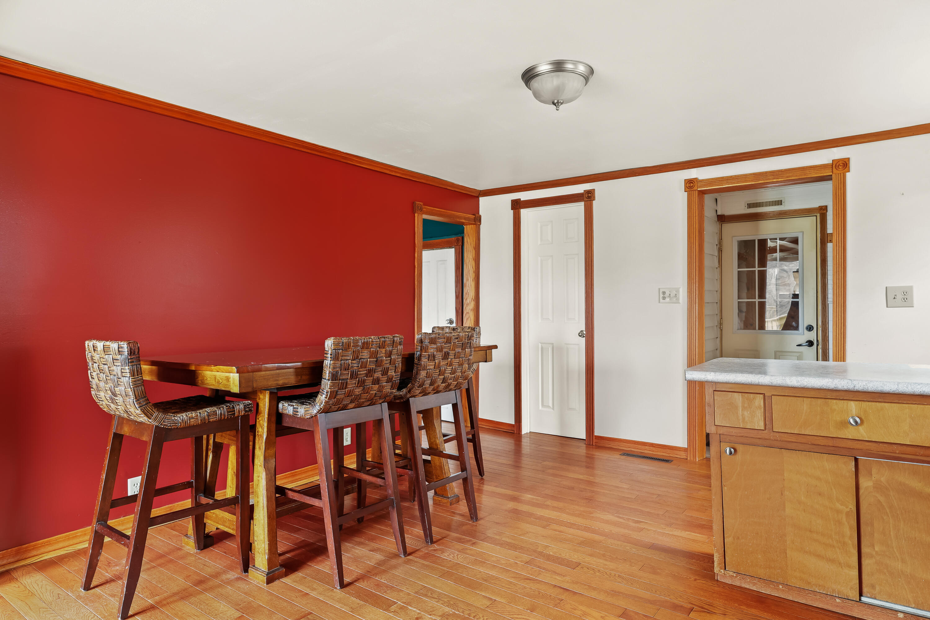 123 Main Street Genoa, WI 54632 - Photo 13 of 27 Dining