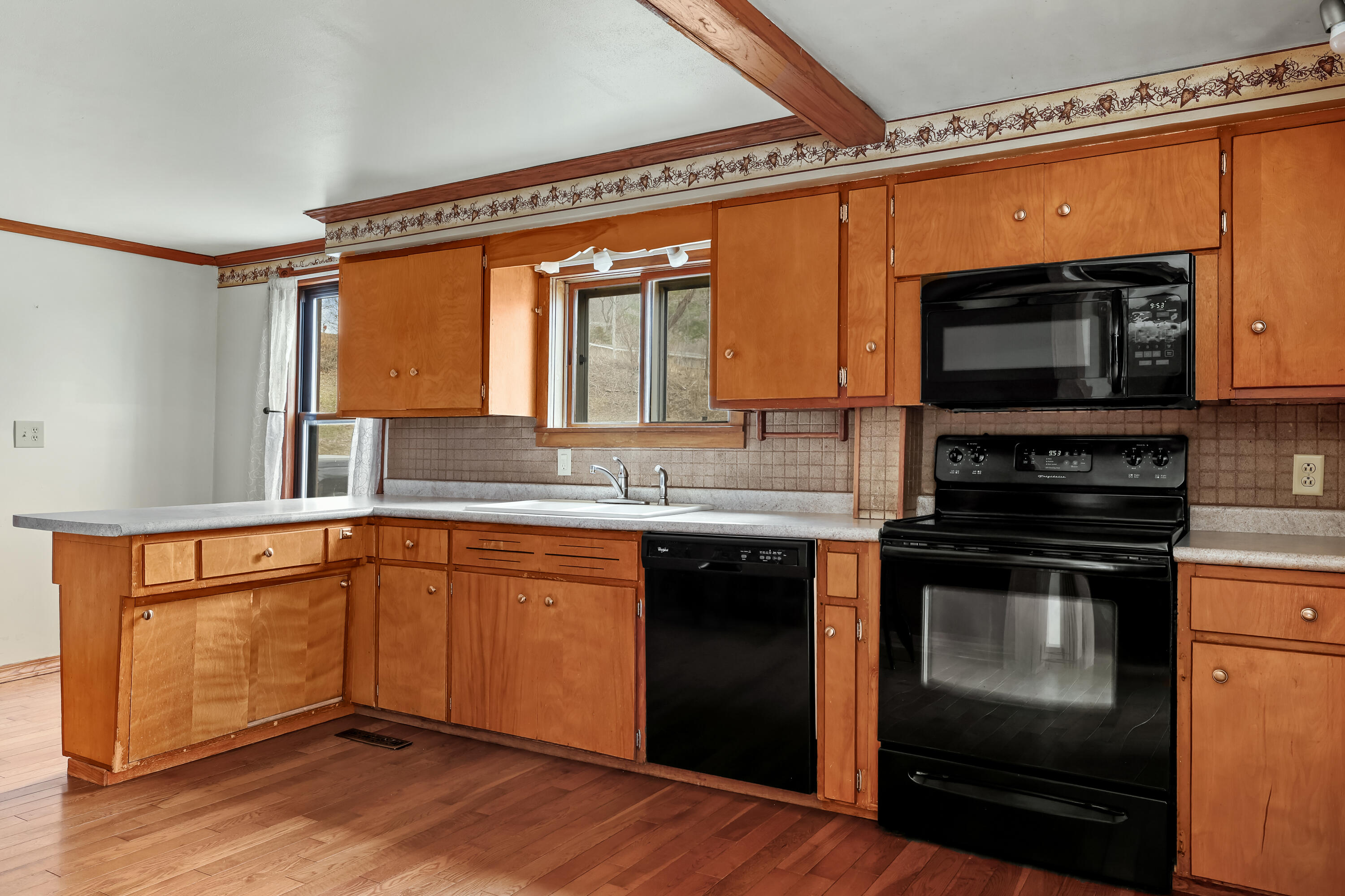 123 Main Street Genoa, WI 54632 - Photo 16 of 27 Kitchen