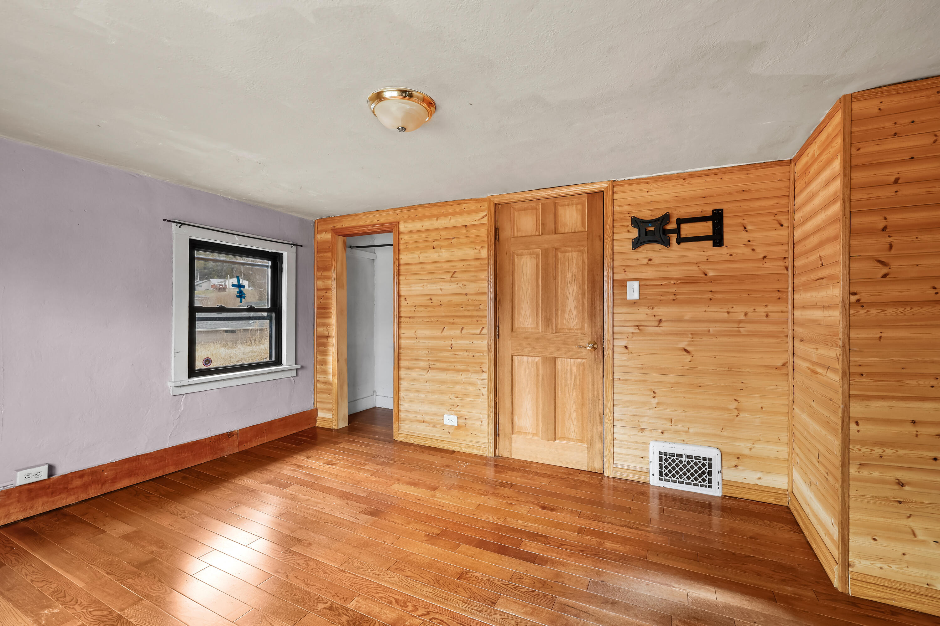 123 Main Street Genoa, WI 54632 - Photo 25 of 27 Bedroom 2