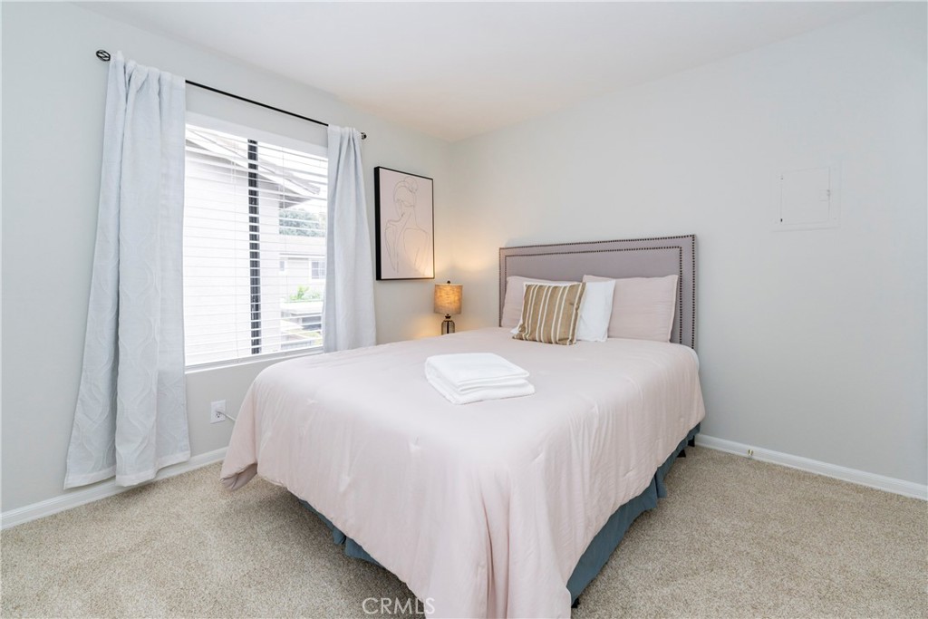 306 Streamwood Irvine, CA 92620 - Photo 2 of 25