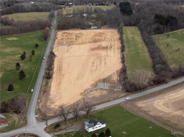 $349,900 | 692 Sheldon Road, Skaneateles, NY 13152