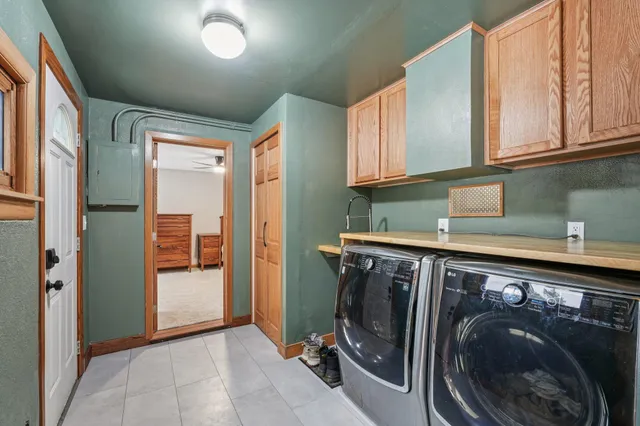 $350,000 | 10047 North Meadow Lane, Mequon, WI 53092