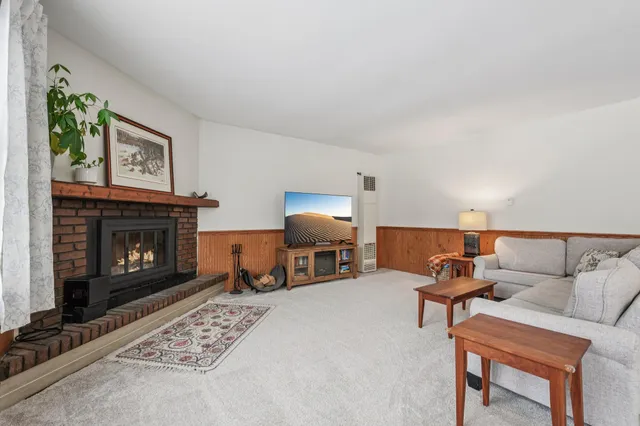 $350,000 | 10047 North Meadow Lane, Mequon, WI 53092