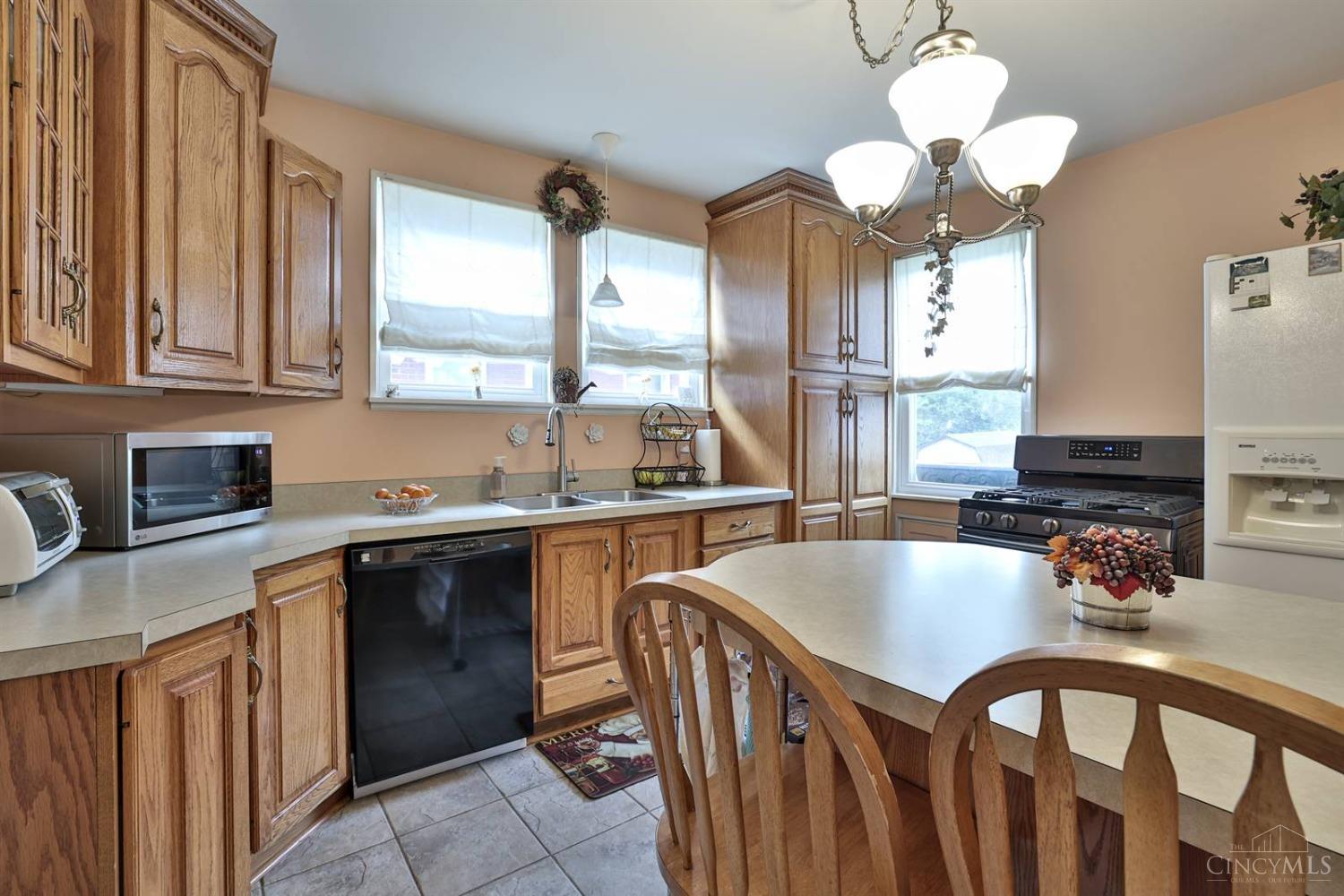 3937 Race Road Cincinnati, OH 45211 - Photo 14 of 33