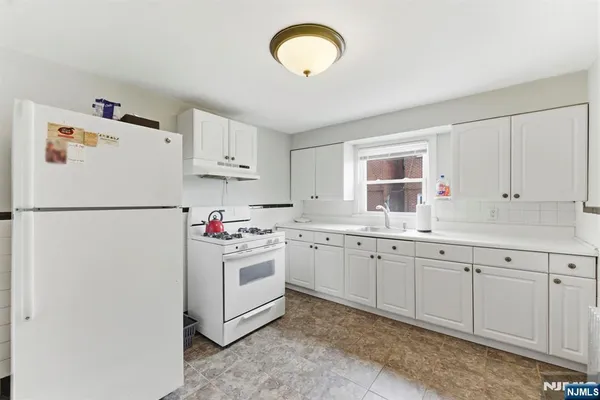 $849,000 | 554 Kingsland Avenue, Lyndhurst, NJ 07071