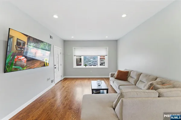 $849,000 | 554 Kingsland Avenue, Lyndhurst, NJ 07071