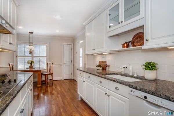 $599,000 | 3 Shirecrest, Unit 3, Avon, CT 06001