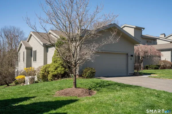 $599,000 | 3 Shirecrest, Unit 3, Avon, CT 06001