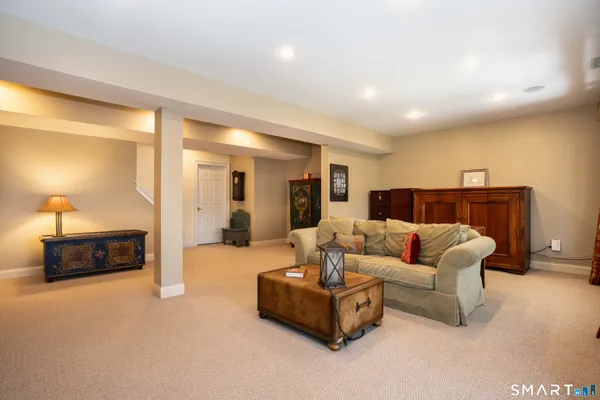 $599,000 | 3 Shirecrest, Unit 3, Avon, CT 06001