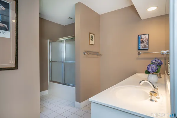 $599,000 | 3 Shirecrest, Unit 3, Avon, CT 06001