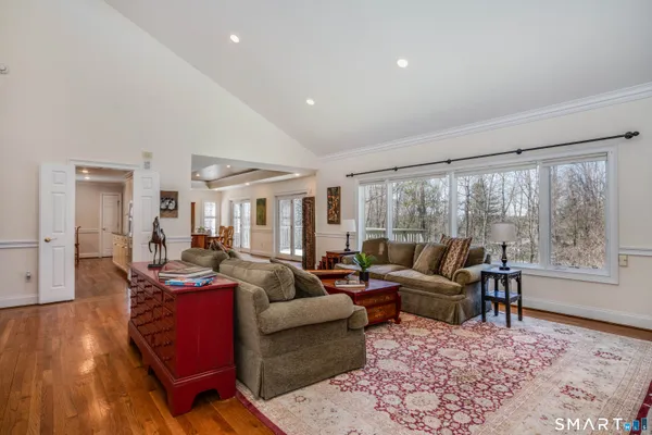 $599,000 | 3 Shirecrest, Unit 3, Avon, CT 06001