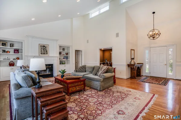 $599,000 | 3 Shirecrest, Unit 3, Avon, CT 06001