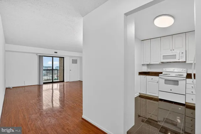 $325,000 | 200 North Pickett Street, Unit 1513, Alexandria, VA 22304