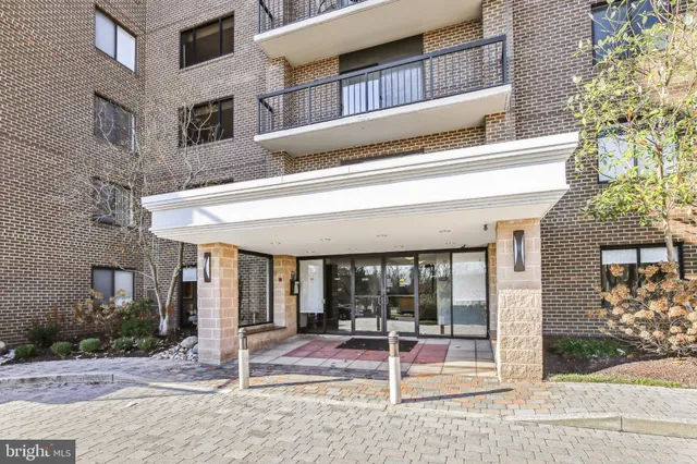 $325,000 | 200 North Pickett Street, Unit 1513, Alexandria, VA 22304