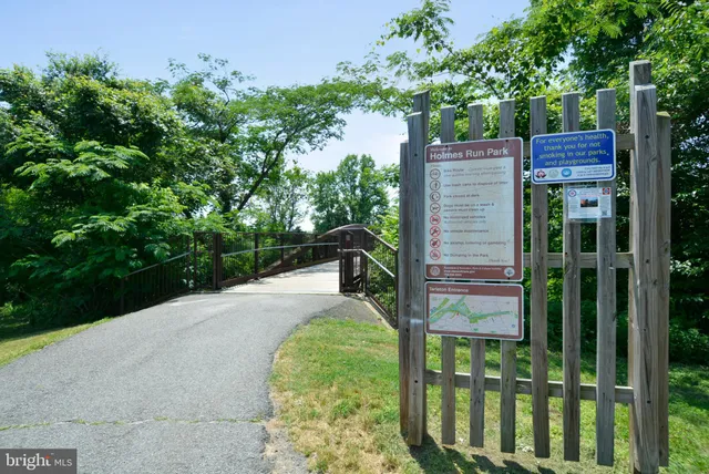 $325,000 | 200 North Pickett Street, Unit 1513, Alexandria, VA 22304