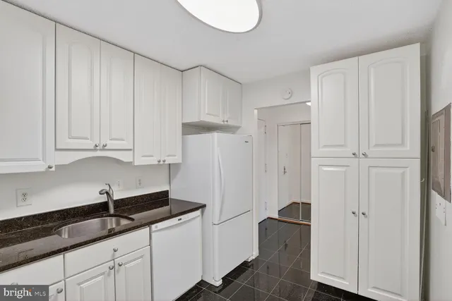 $325,000 | 200 North Pickett Street, Unit 1513, Alexandria, VA 22304