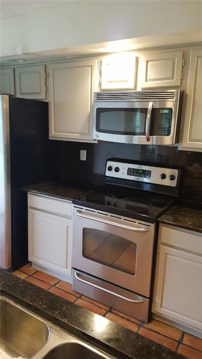 21344 Pagosa Court, Unit 1 Boca Raton, FL 33431 - Photo 2 of 11 KITCHEN