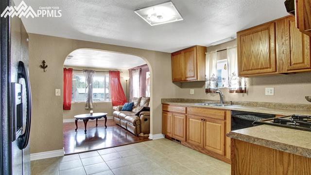 826 Prairie Road Colorado Springs, CO 80909 - Photo 9 of 36 Gallery Image 9