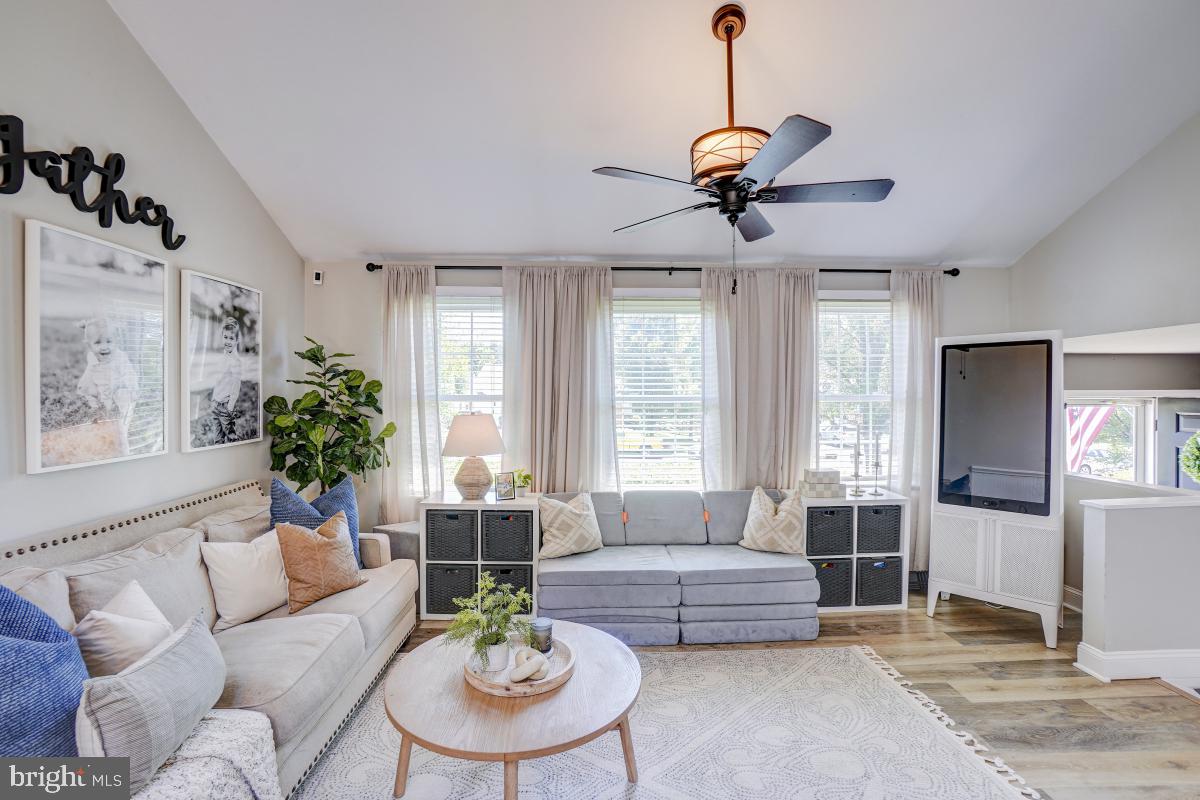 17 Braxton Drive Sterling, VA 20165 - Photo 10 of 30 Sun-filled family room w/ new ceiling fan