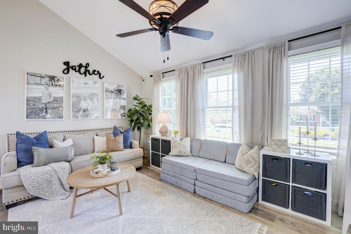 17 Braxton Drive Sterling, VA 20165 - Photo 11 of 30 Great space for relaxing, entertaining, & more!