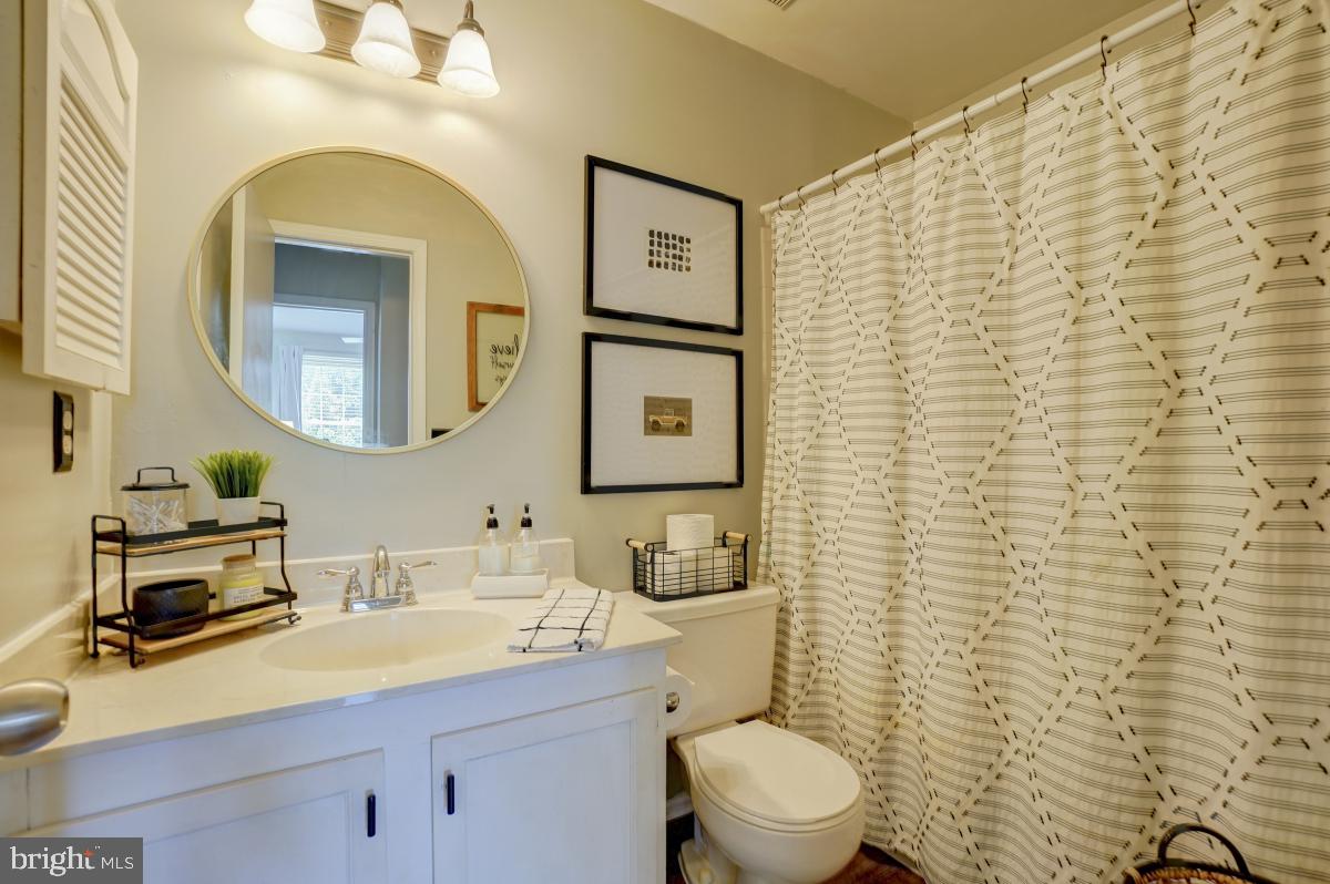 17 Braxton Drive Sterling, VA 20165 - Photo 19 of 30 Upper Level Guest Bathroom