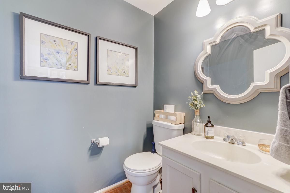 17 Braxton Drive Sterling, VA 20165 - Photo 22 of 30 Main Level Powder Room
