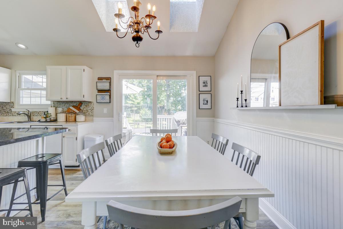 17 Braxton Drive Sterling, VA 20165 - Photo 9 of 30 Dining area