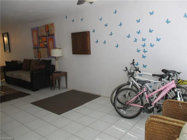 a view of a livingroom with furniture