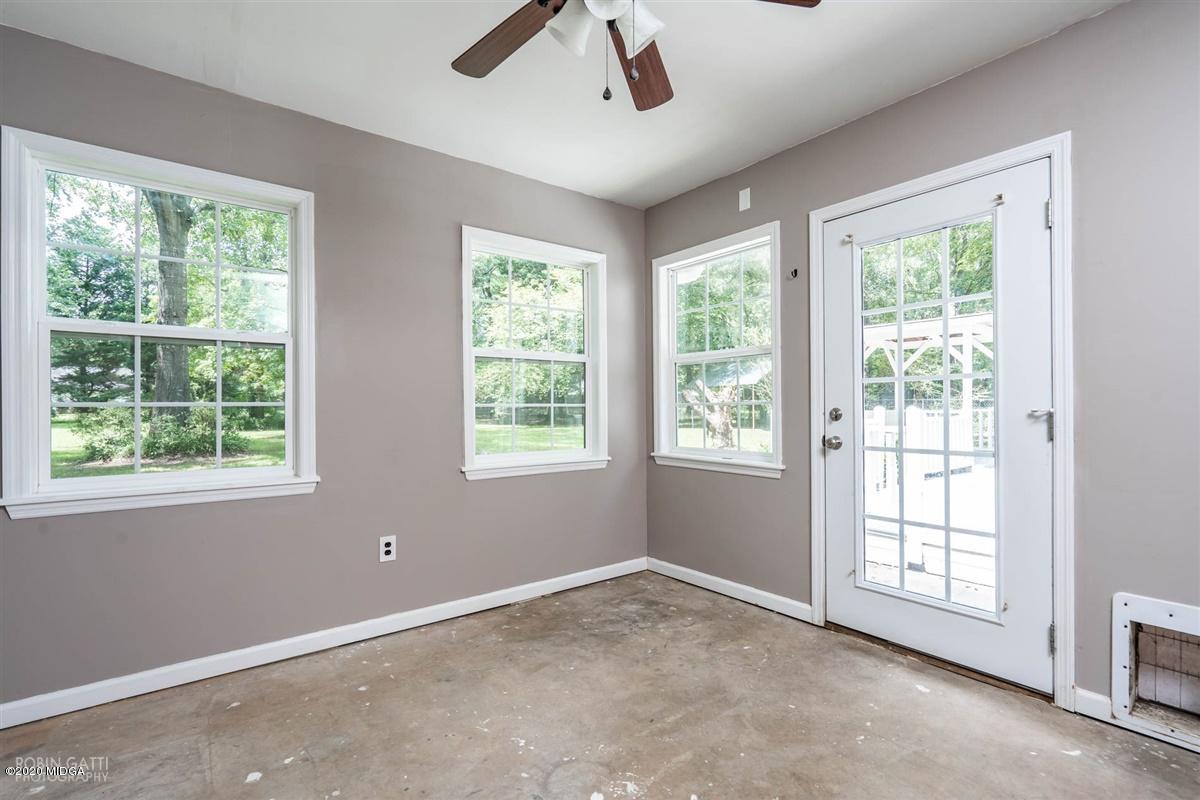 243 Lake Joy Road Perry, GA 31069 - Photo 20 of 29 a view of an empty room with a window