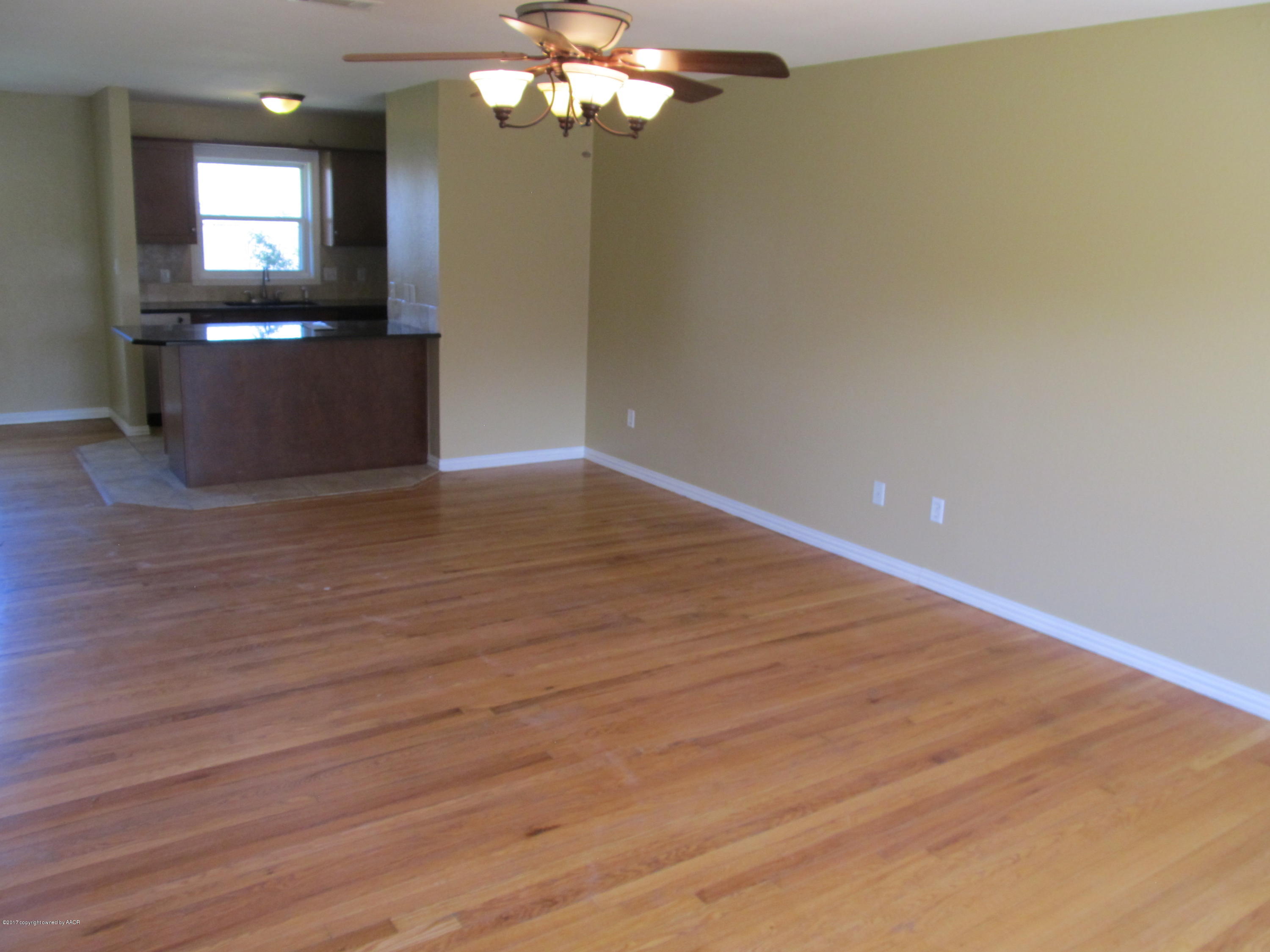 3408 South Rusk Street Amarillo, TX 79109 - Photo 3 of 16 Living Room